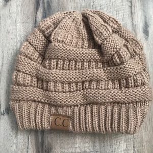 women’s CC knit beanie